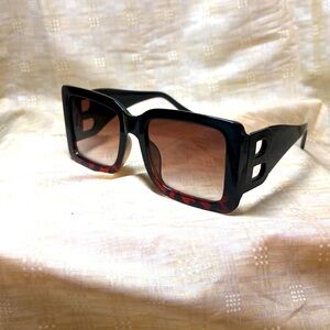 Black Leopard with Tea Lens Oversized Big B Square Women Sunglasses Modern Retro